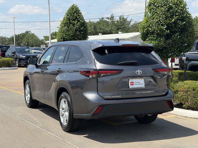 Certified 2025 Toyota Highlander LE FWD image 5