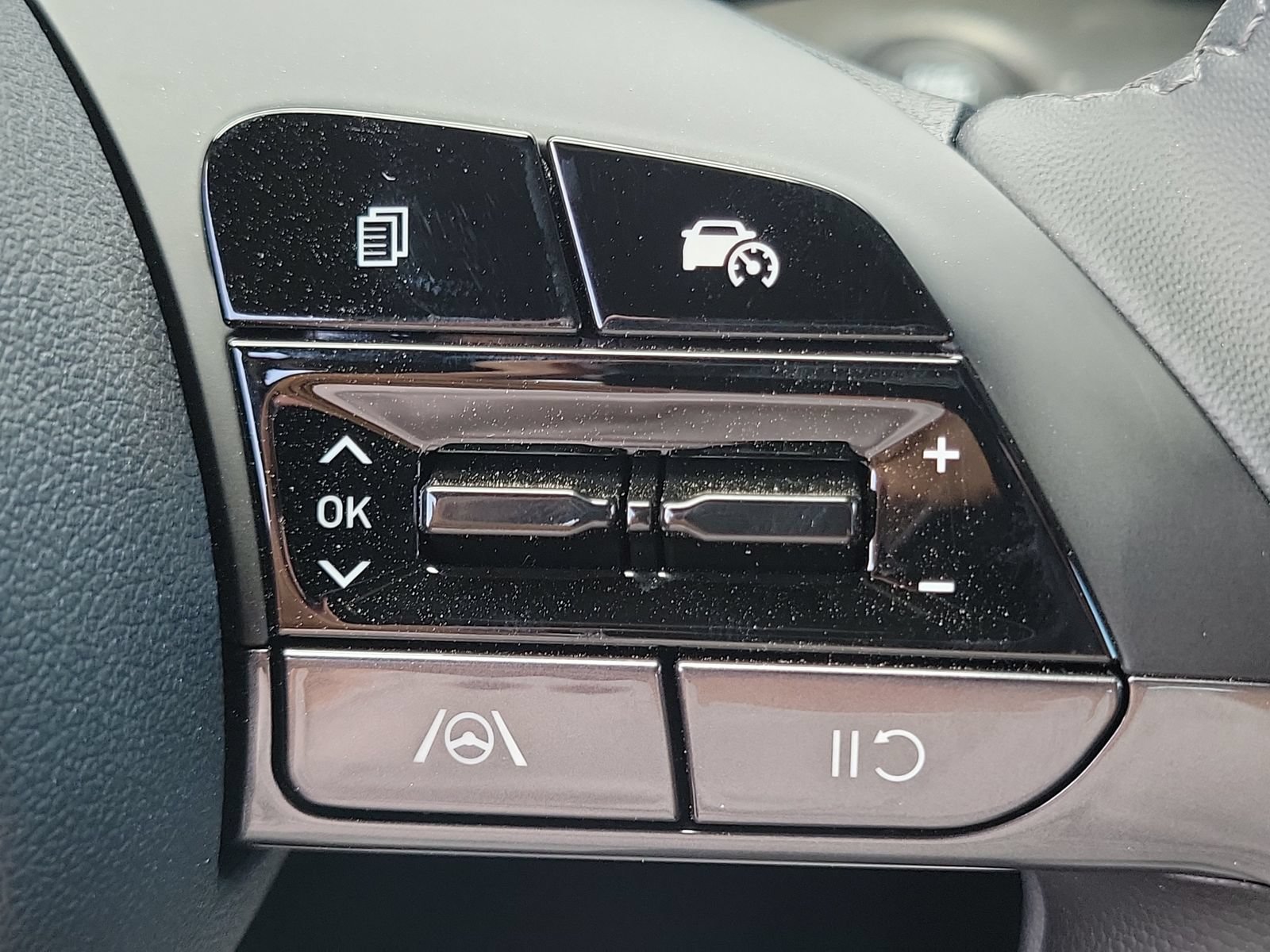 New 2026 Hyundai Elantra SEL Sport FWD image 9