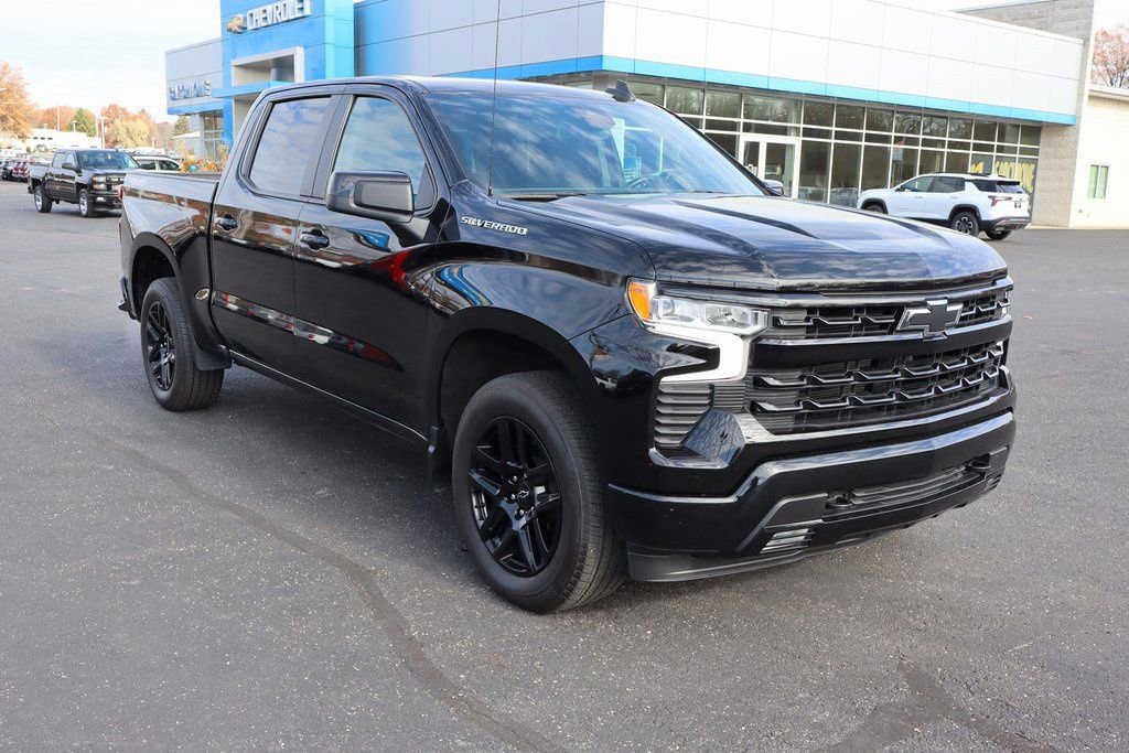 Used 2022 Chevrolet Silverado 1500 RST image 2