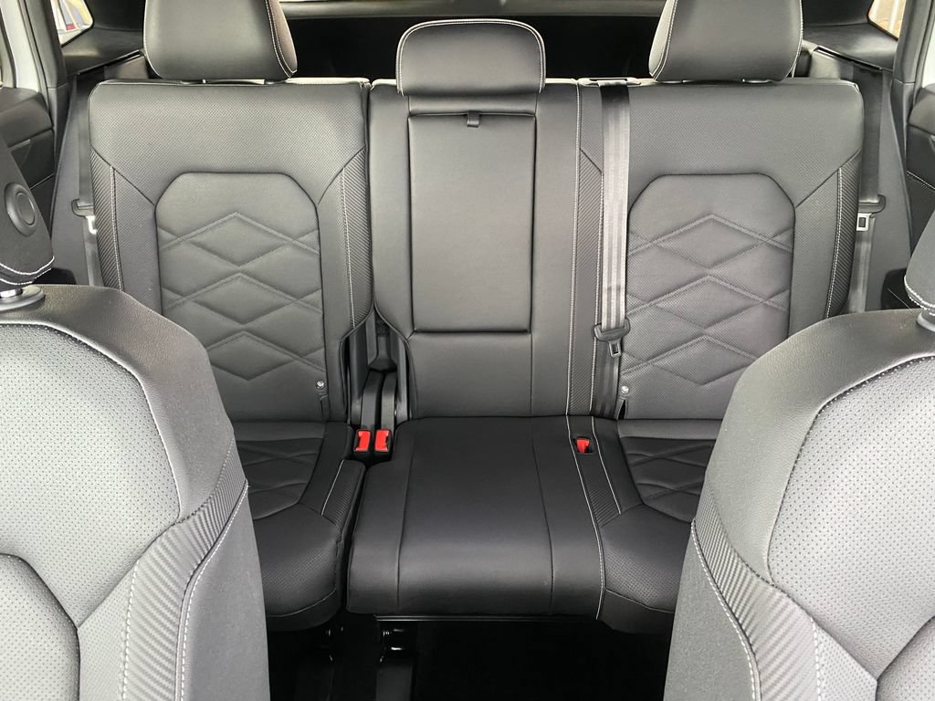 New 2026 Volkswagen Atlas Cross Sport SE FWD image 18