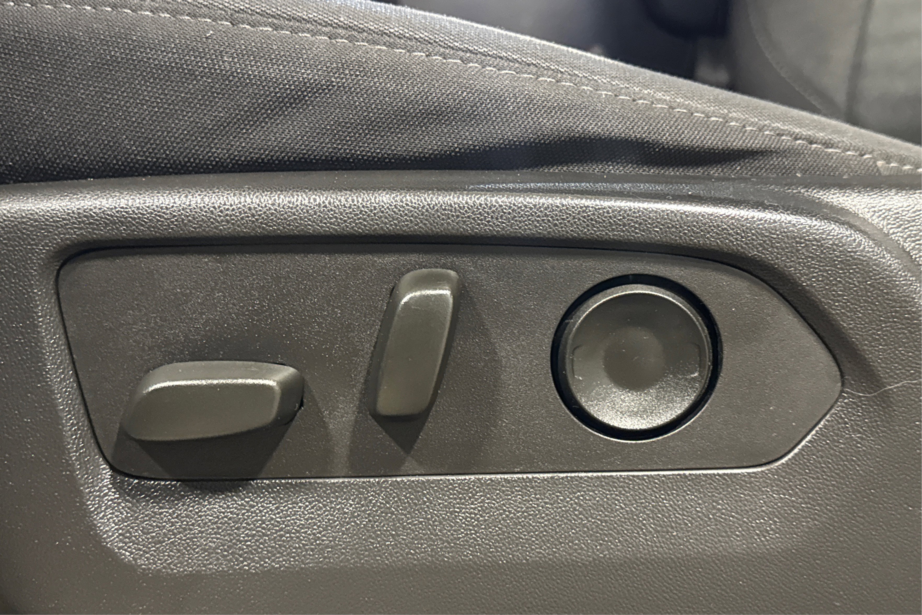 Used 2023 Chevrolet Silverado 1500 Custom image 18