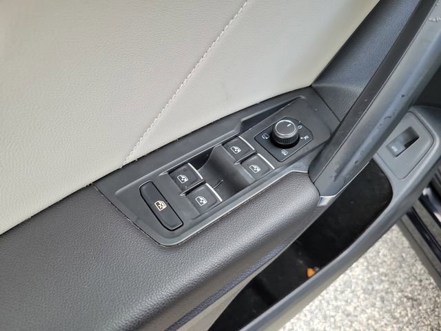 Used 2018 Volkswagen Tiguan SEL Premium FWD image 9