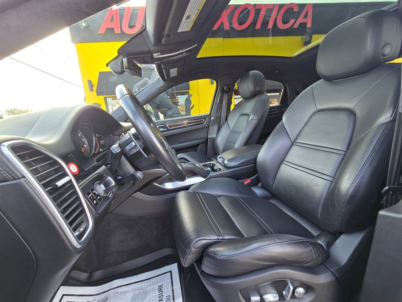 Used 2020 Porsche Cayenne Turbo AWD/4WD image 14