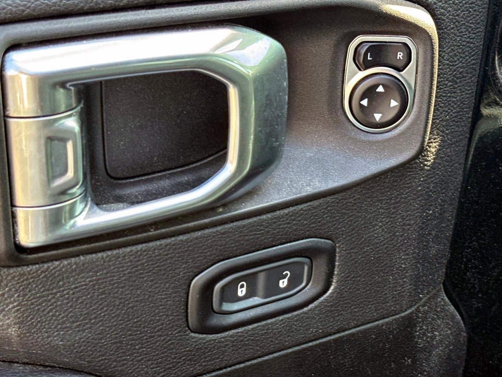 Used 2023 Jeep Wrangler Unlimited Sahara w/ Cold Weather Group AWD/4WD image 13