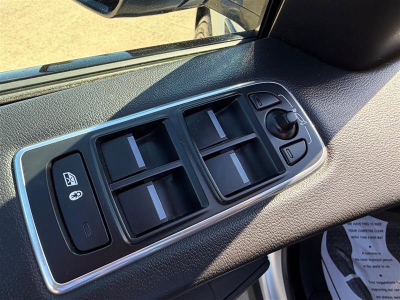 Used 2019 Jaguar F-PACE S image 31