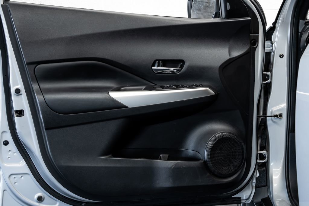 Used 2020 Nissan Kicks SR w/ SR Premium Package image 21