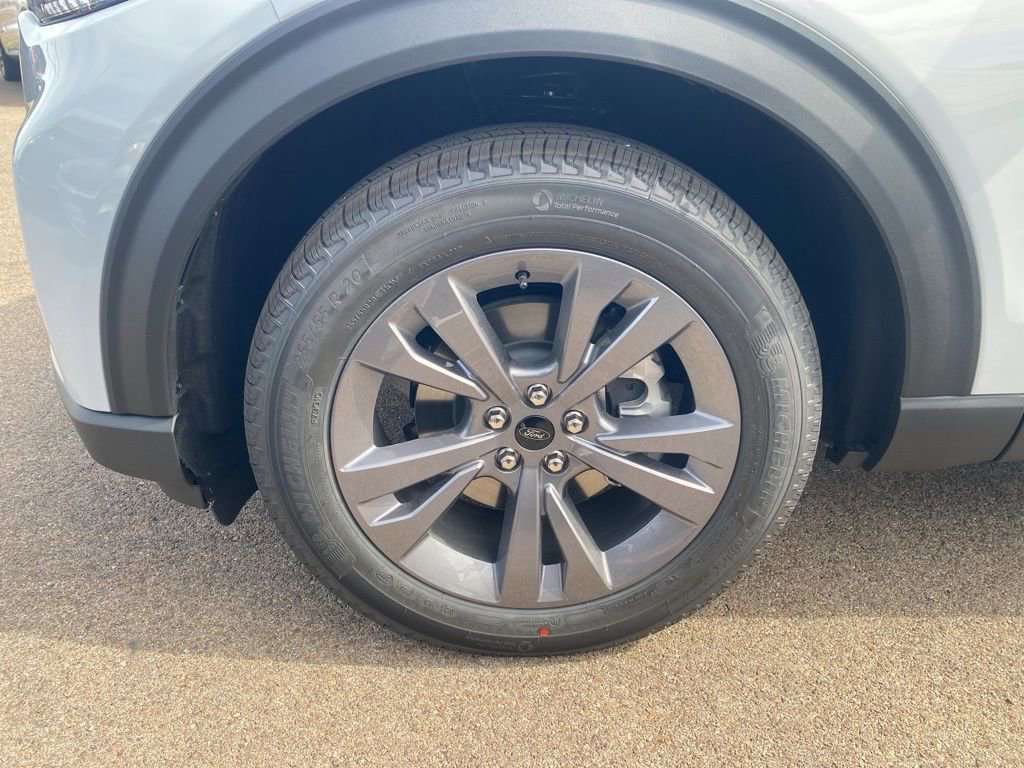 New 2025 Ford Explorer Active image 19