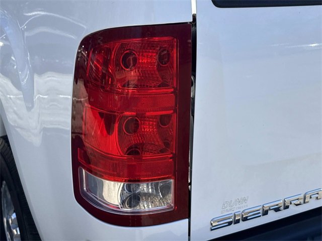 Used 2007 GMC Sierra 2500 SLE w/ EZ-Lift Tailgate Package image 12