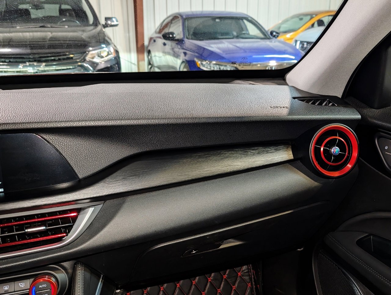 Used 2019 Alfa Romeo Stelvio AWD image 38