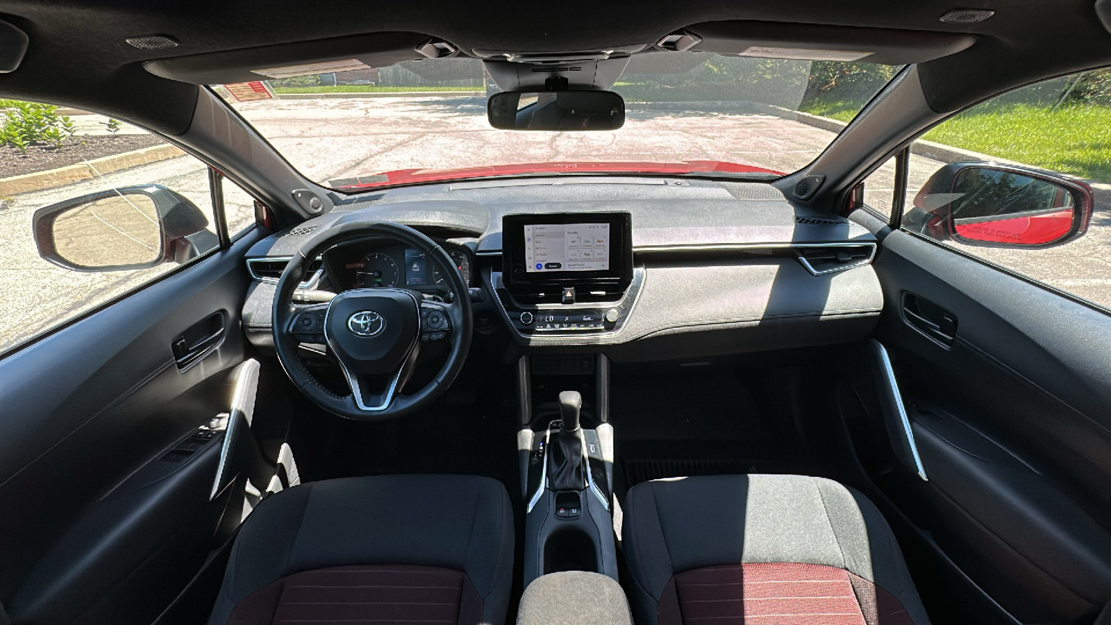 Used 2024 Toyota Corolla Cross AWD Hybrid w/ Moonroof Package image 27