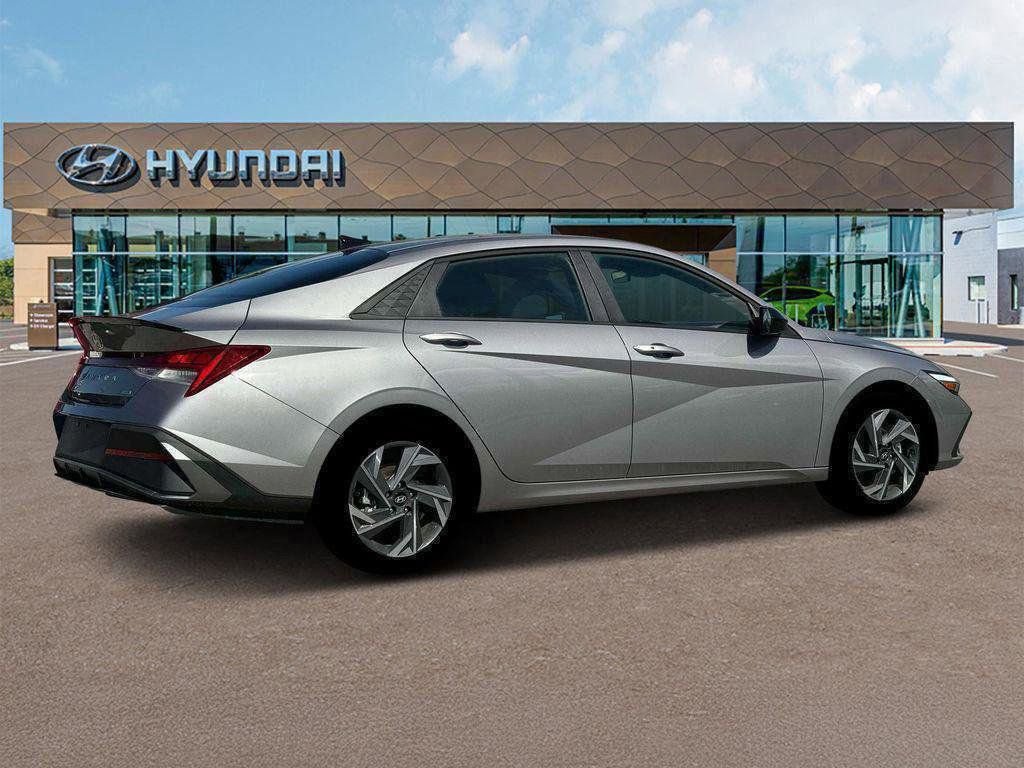 New 2025 Hyundai Elantra SEL image 8