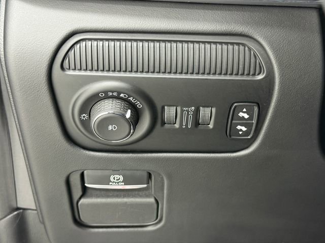 Used 2022 Jeep Grand Wagoneer Series III w/ Rear Seat Video Group 1 AWD/4WD image 9