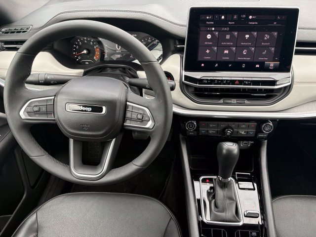 Used 2023 Jeep Compass Limited AWD/4WD image 3
