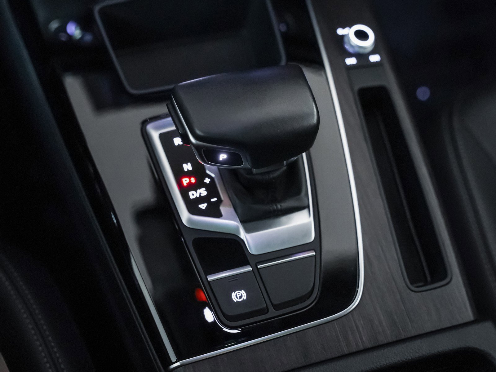 Used 2023 Audi Q5 Premium w/ Convenience Package image 18