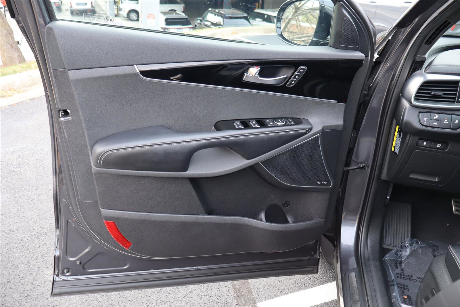 Used 2018 Kia Sorento SX image 12