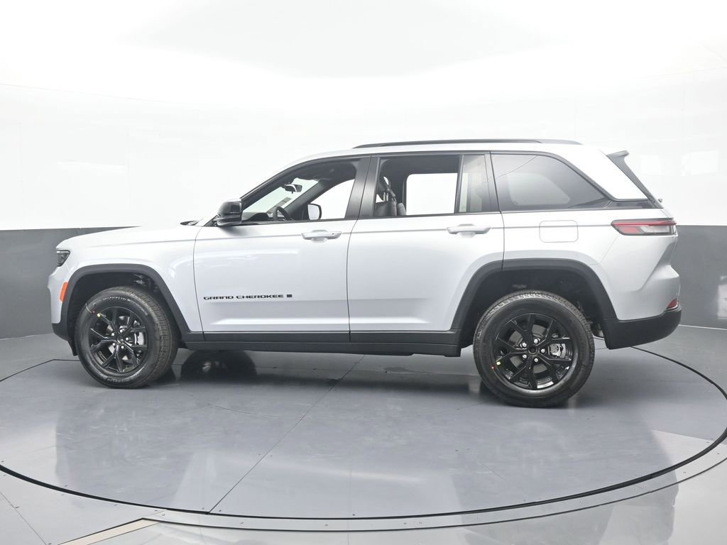 New 2025 Jeep Grand Cherokee Altitude image 3