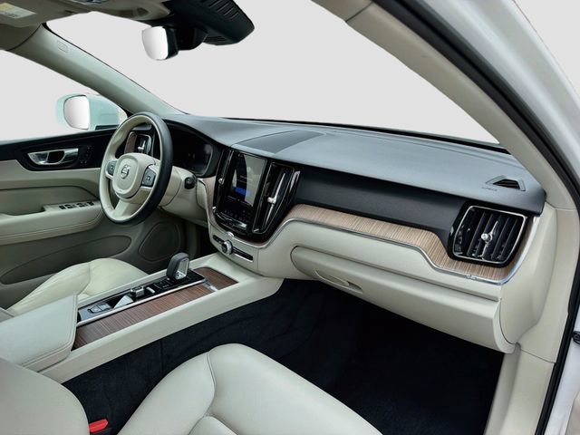 Used 2022 Volvo XC60 B5 Momentum w/ Protection Package Premier FWD image 14