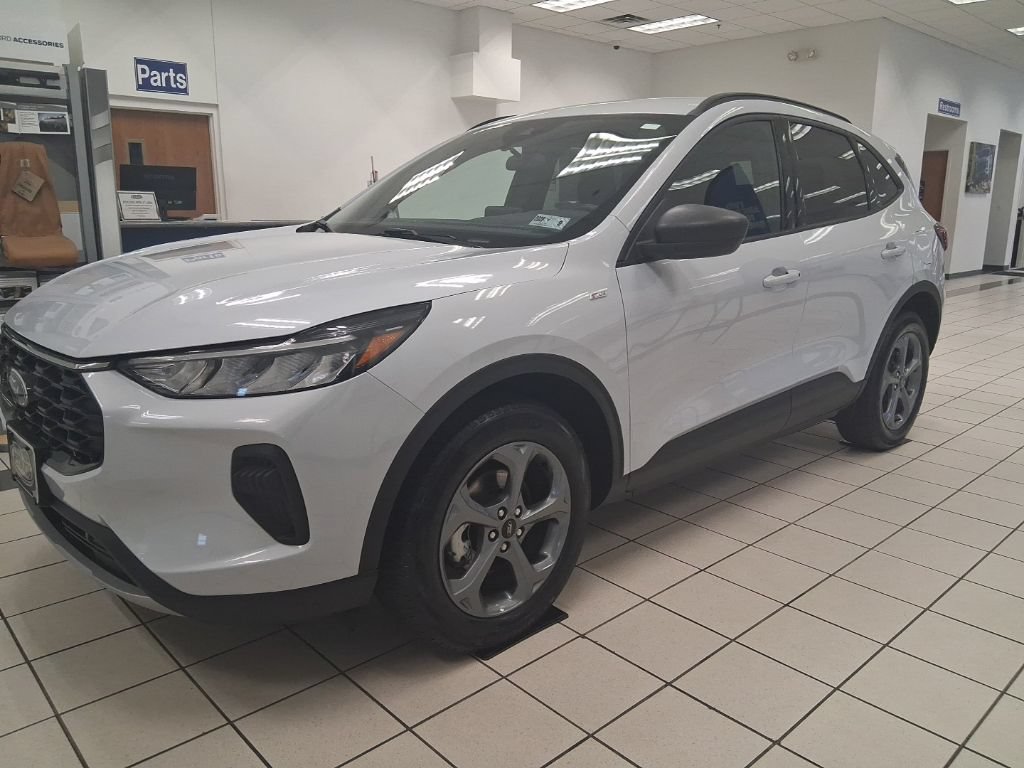 Used 2025 Ford Escape ST-Line AWD/4WD image 4