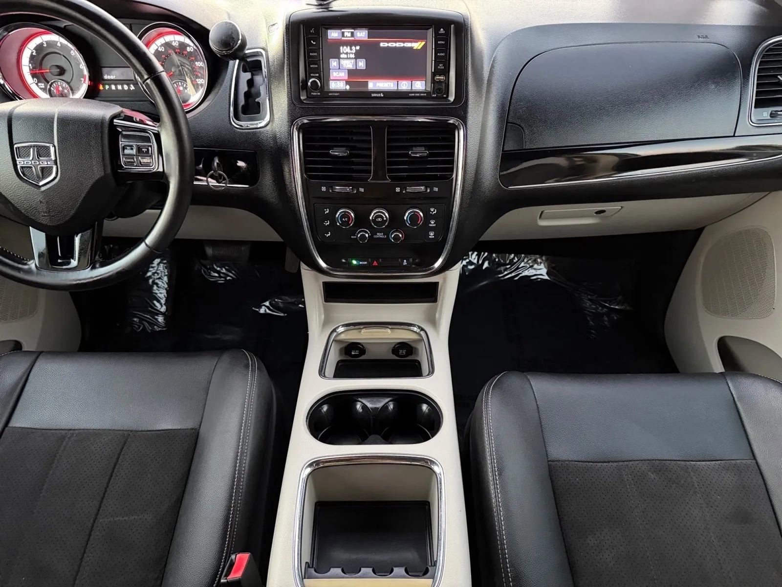 Used 2020 Dodge Grand Caravan SXT image 21