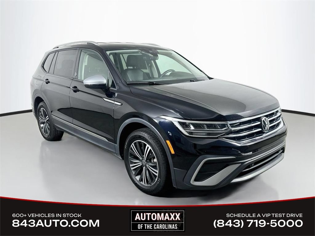Used 2024 Volkswagen Tiguan SE FWD image 1