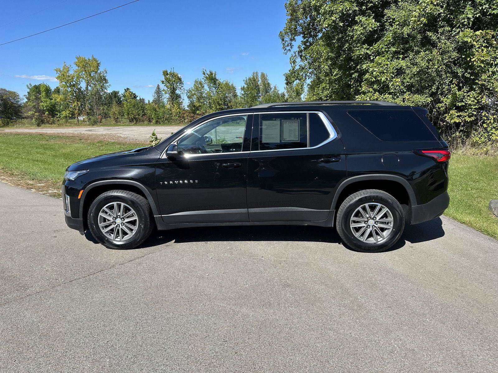 Used 2023 Chevrolet Traverse LT FWD image 7