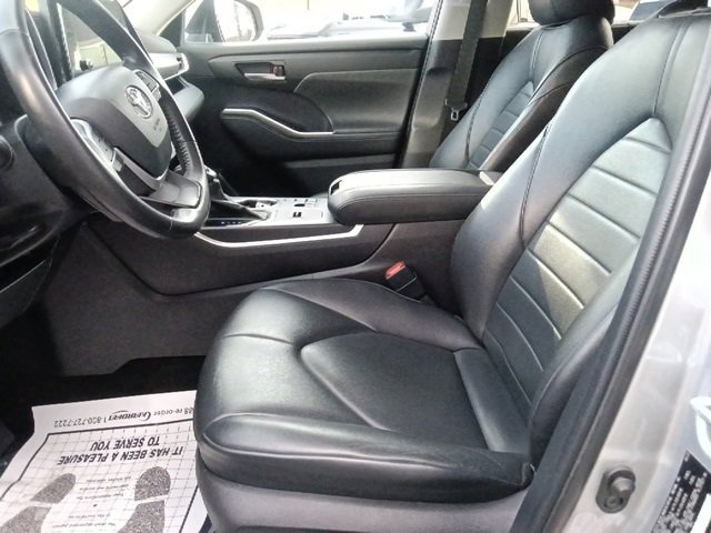 Used 2023 Toyota Highlander XLE image 15