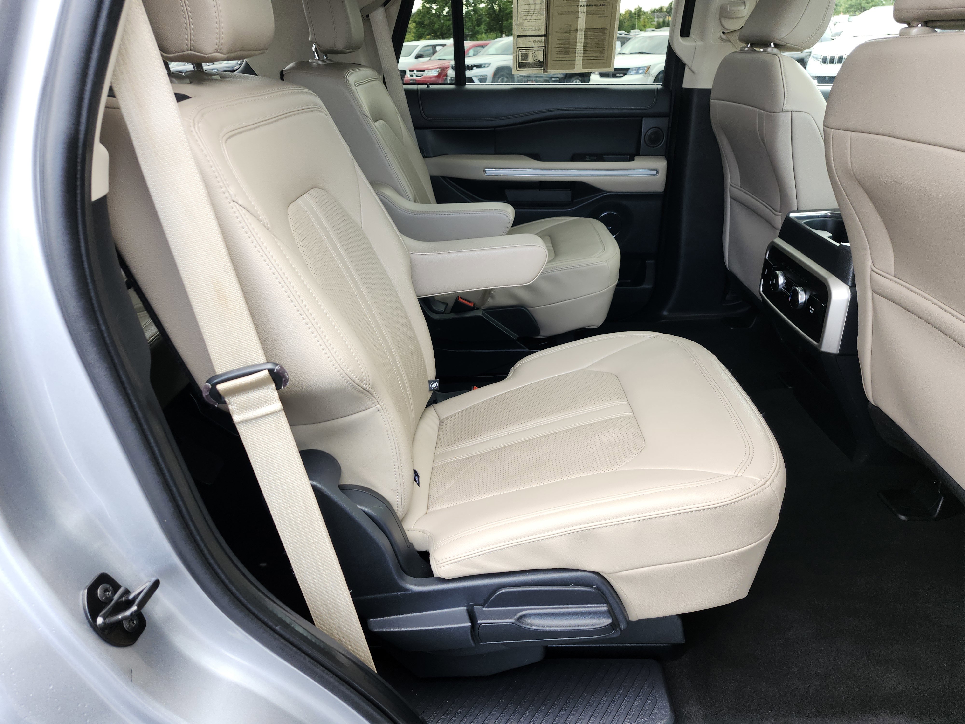 Used 2024 Ford Expedition Limited image 12