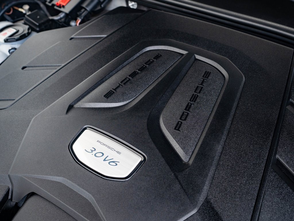 Used 2023 Porsche Cayenne Platinum Edition image 35