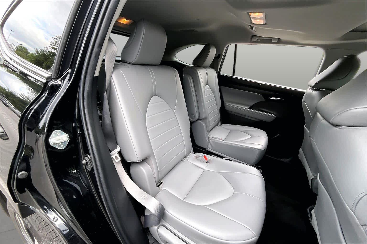 Used 2022 Toyota Highlander XLE AWD/4WD image 20