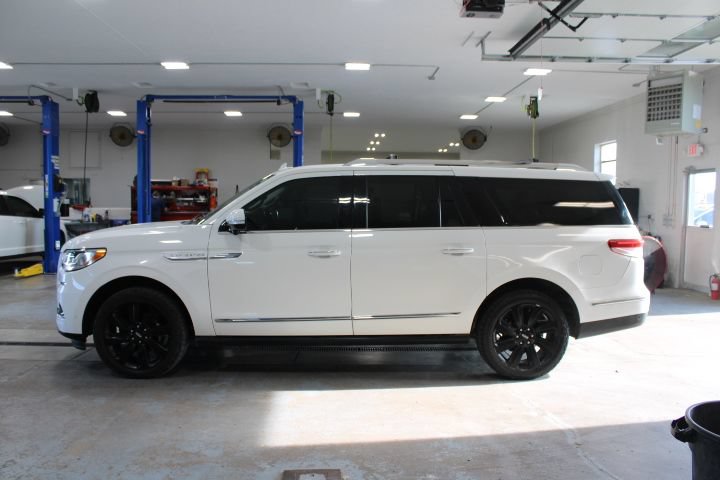 Used 2022 Lincoln Navigator L Reserve AWD/4WD image 6