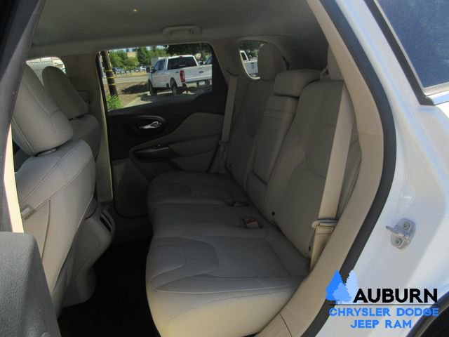 Used 2019 Jeep Cherokee Latitude w/ Popular Appearance Group image 17