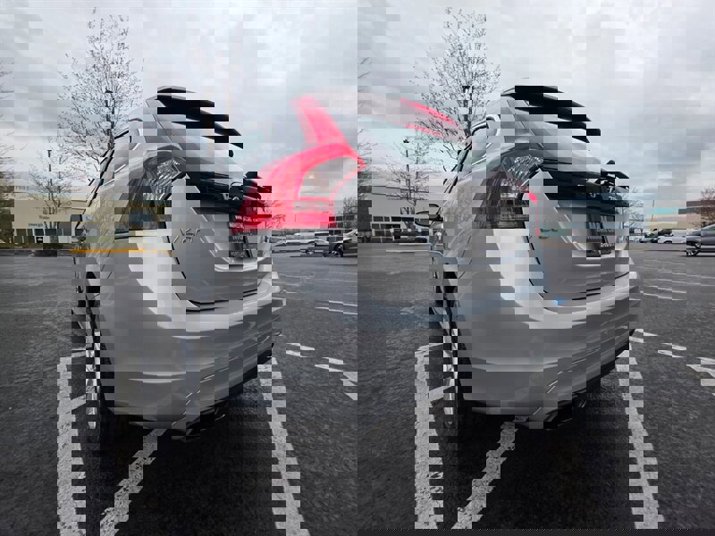 Used 2015 Volvo V60 T5 Premier image 11