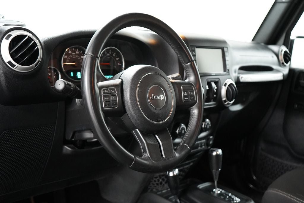 Used 2017 Jeep Wrangler Unlimited Sahara w/ Connectivity Group AWD/4WD image 13