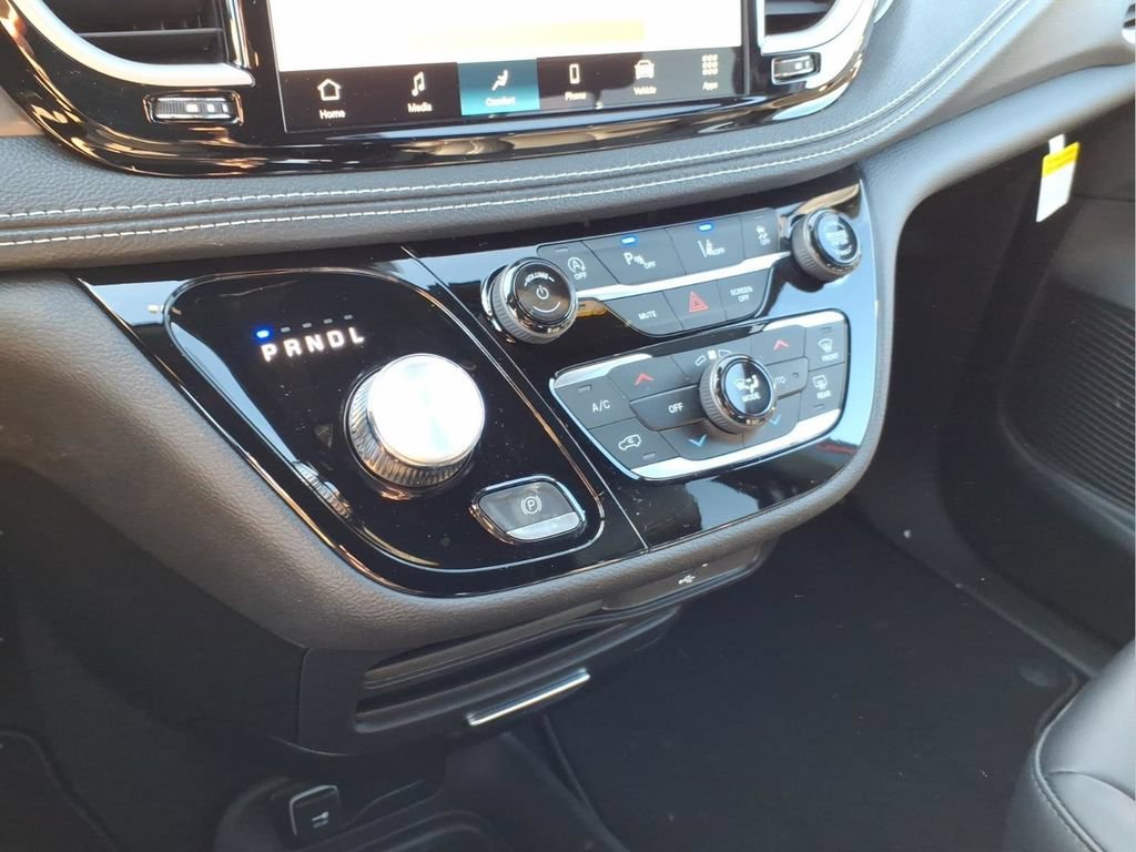 New 2026 Chrysler Pacifica Select FWD image 18