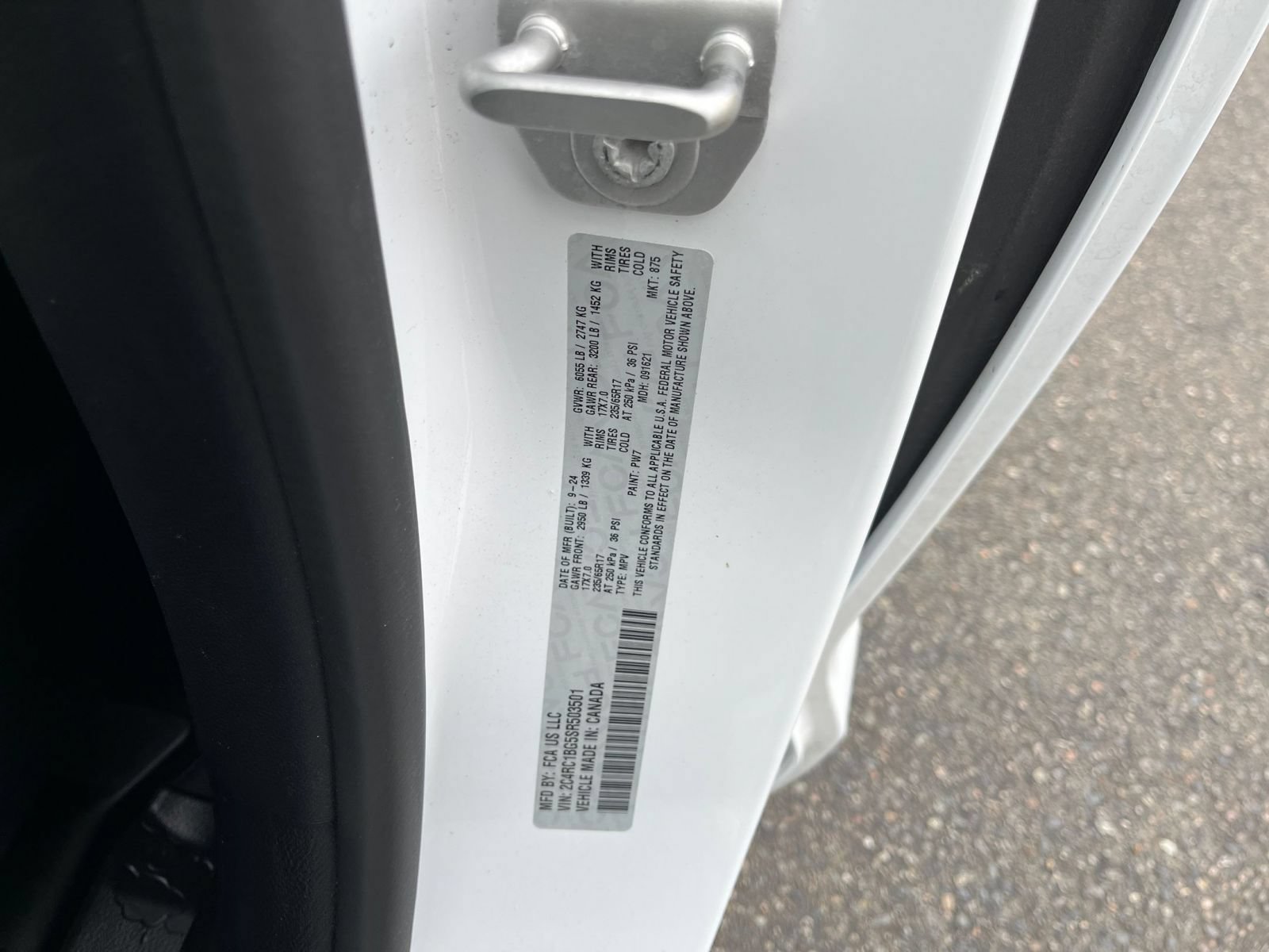 Used 2025 Chrysler Pacifica Select FWD image 31