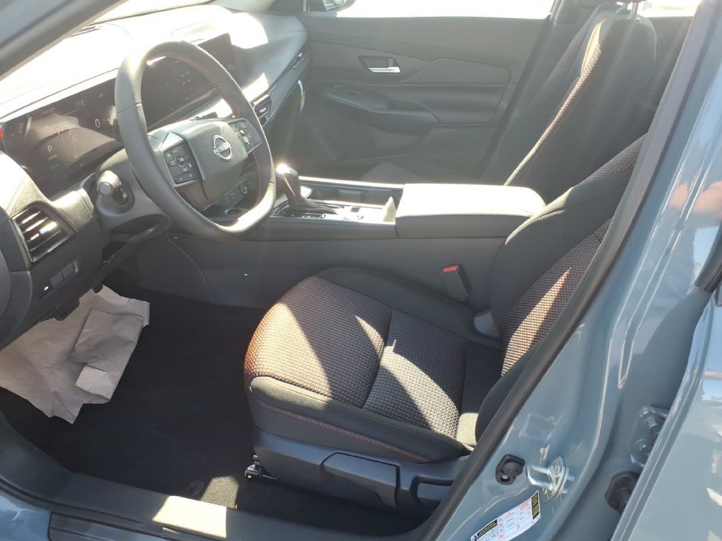 New 2026 Nissan Sentra SR w/ Floor Mat Package FWD image 9