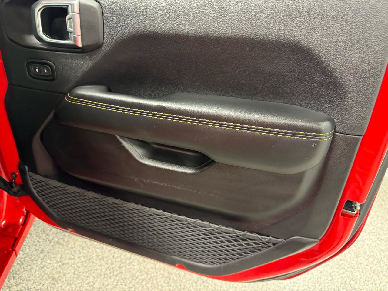 Used 2025 Jeep Wrangler Sahara w/ Safety Group AWD/4WD image 14