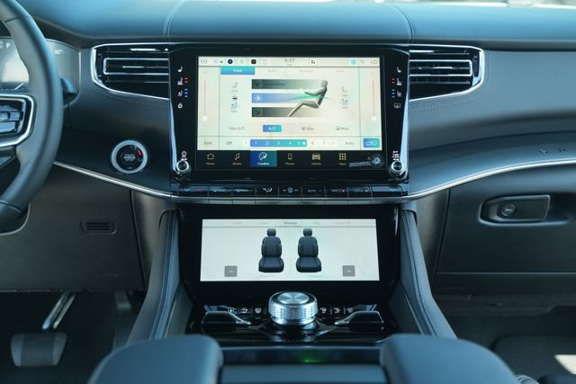 New 2026 Jeep Grand Wagoneer Summit AWD/4WD image 33