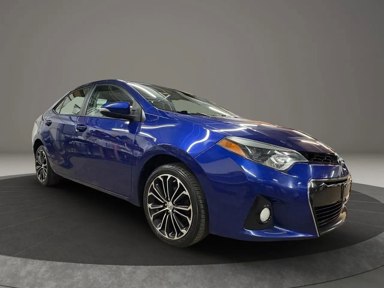 Used 2015 Toyota Corolla S FWD image 2