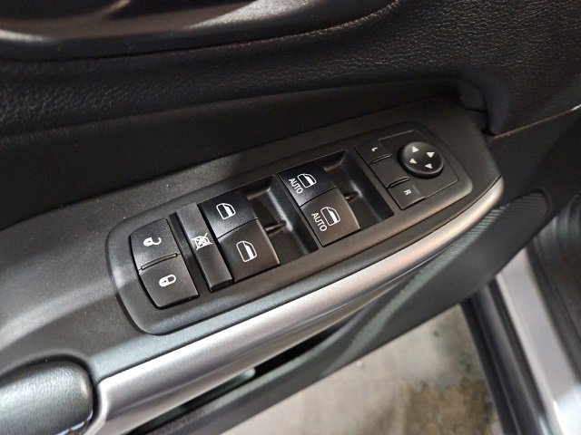 Used 2019 Jeep Cherokee Latitude Plus w/ Comfort/Convenience Group image 16