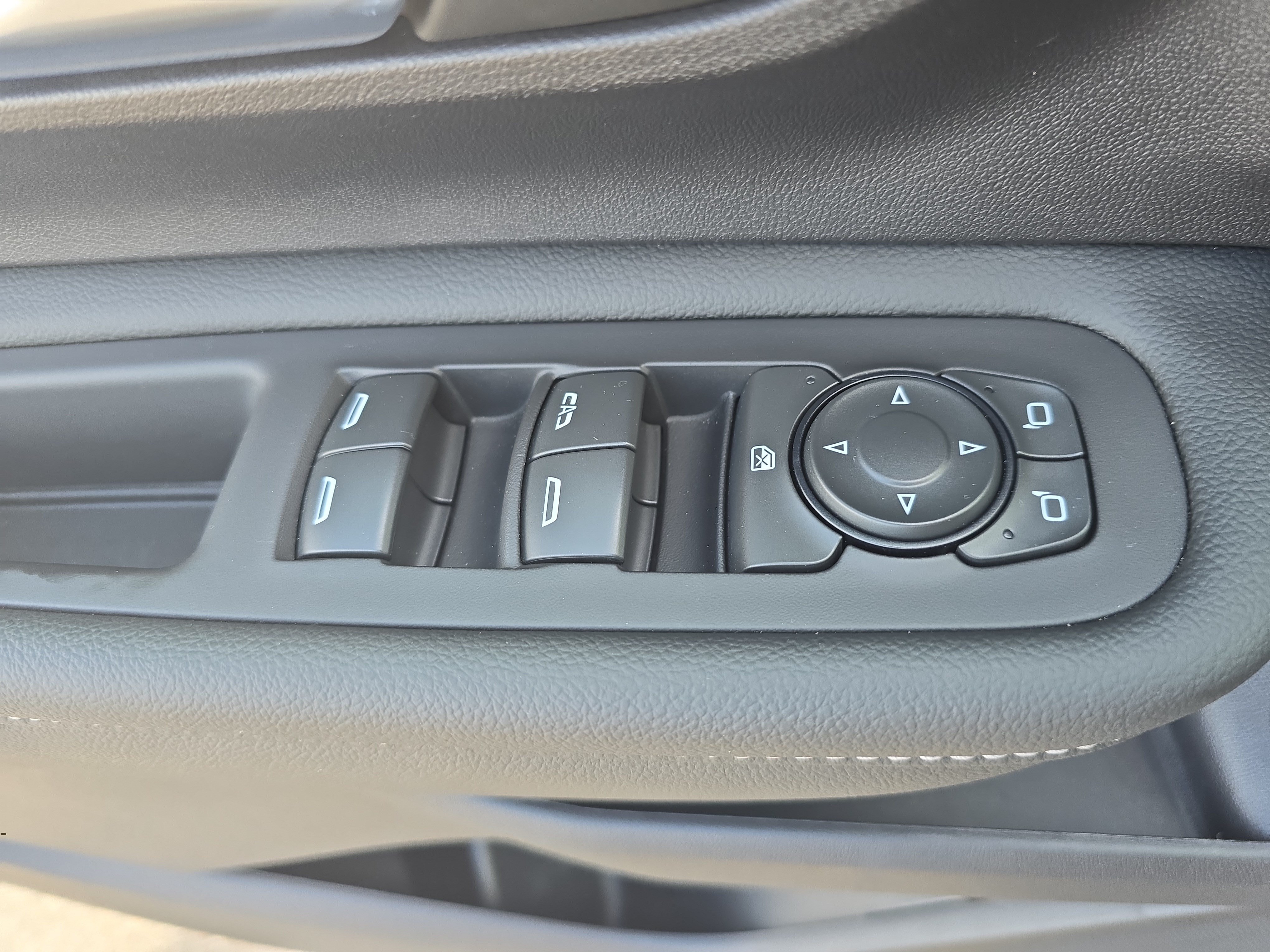 Used 2024 GMC Terrain SLE w/ Driver Convenience Package FWD image 26