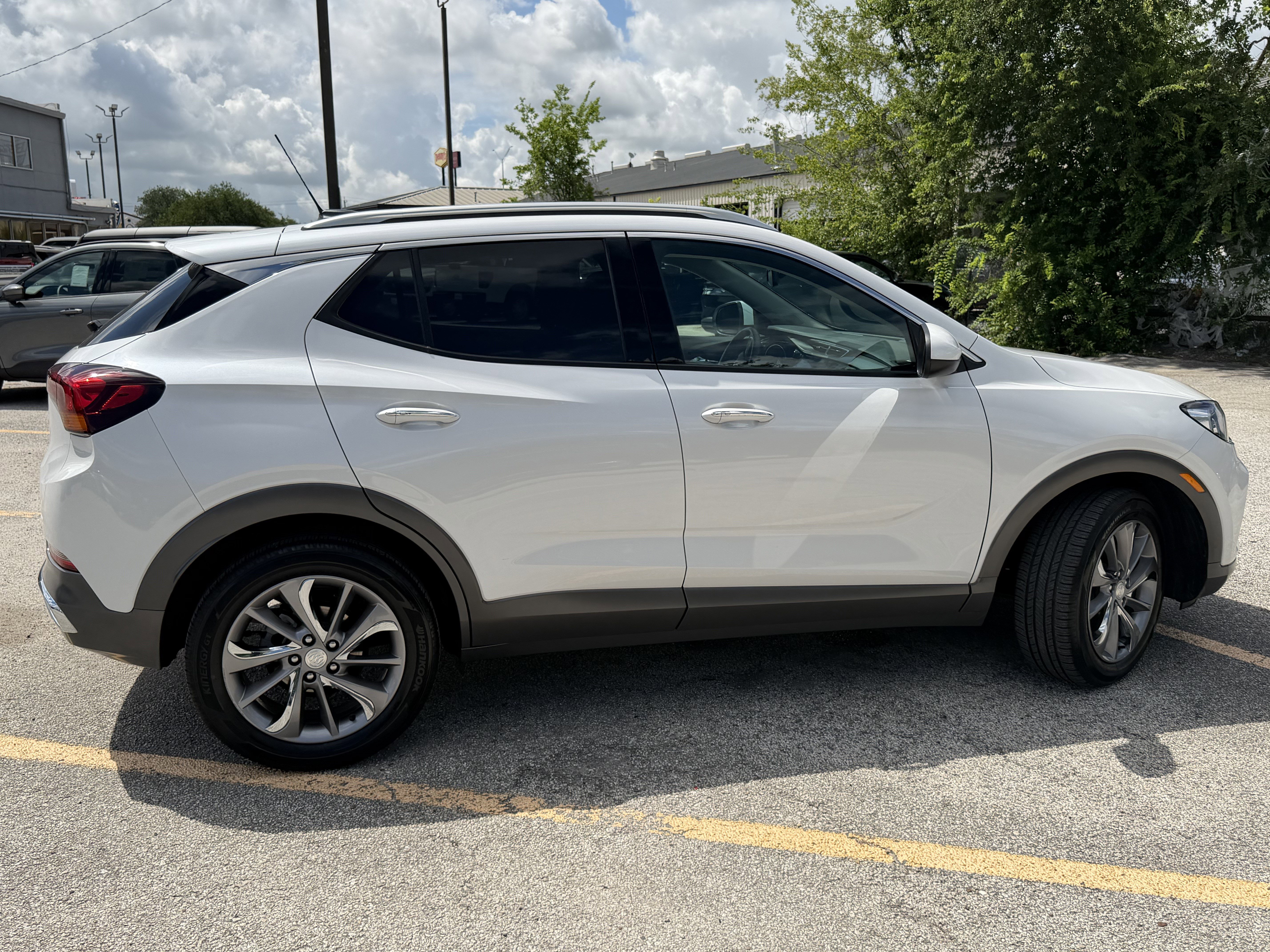 Used 2023 Buick Encore GX Essence w/ Experience Buick Package FWD image 4