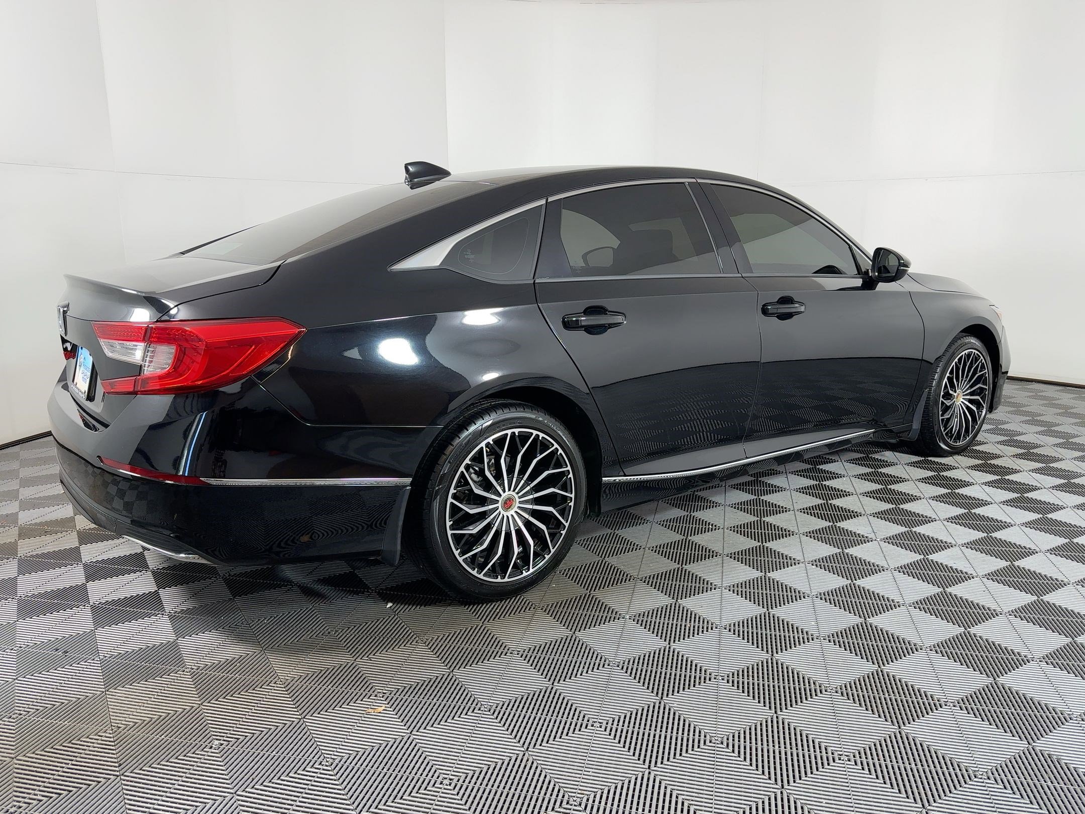 Used 2018 Honda Accord EX-L image 6