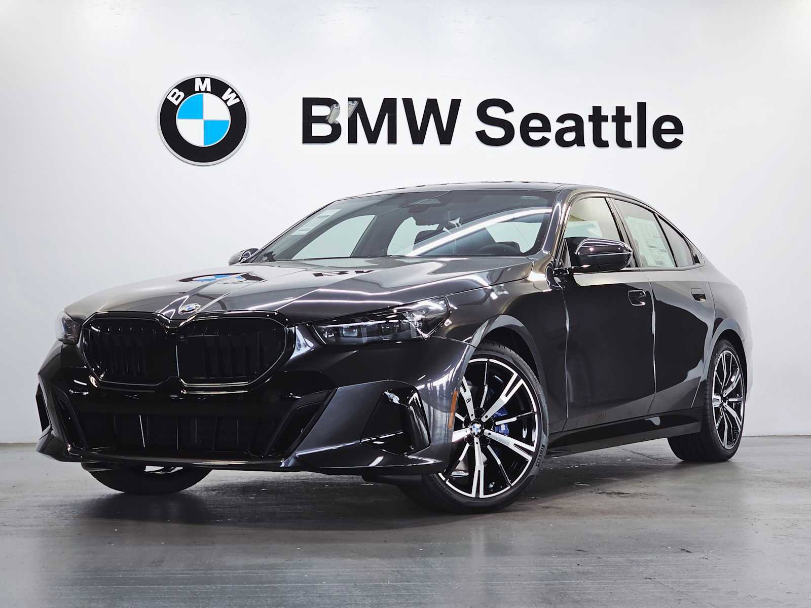 New 2026 BMW 530i xDrive w/ M Sport Package