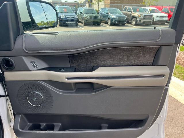Used 2019 Ford Expedition Limited w/ Equipment Group 302A AWD/4WD image 10