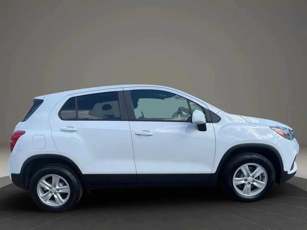 Used 2020 Chevrolet Trax LS w/ Tint and Cruise Package AWD/4WD image 4