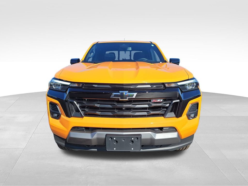 Used 2025 Chevrolet Colorado Z71 w/ Midnight Edition AWD/4WD image 8