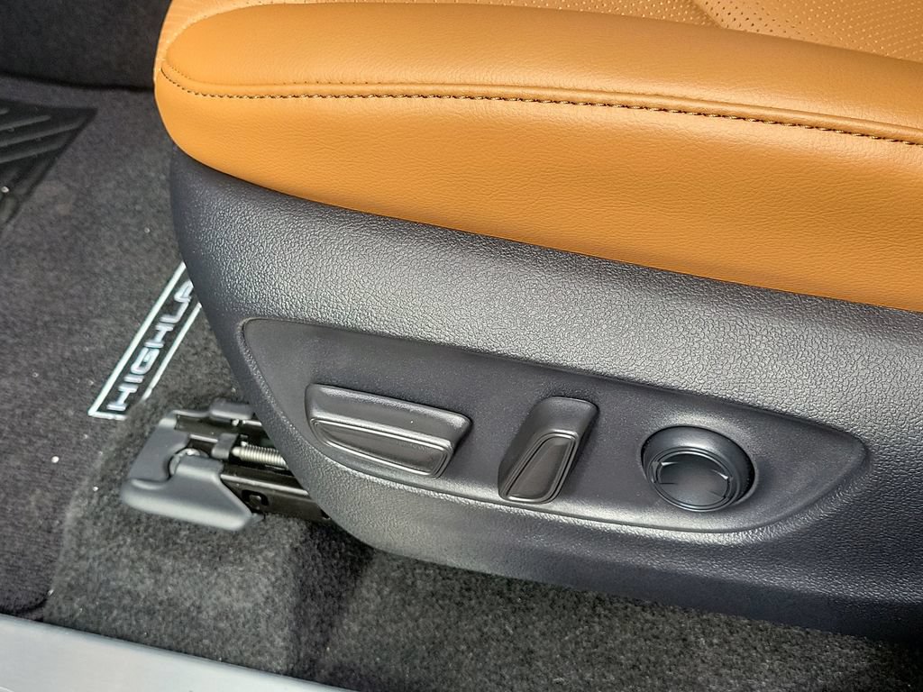 New 2026 Toyota Highlander Platinum AWD/4WD image 22