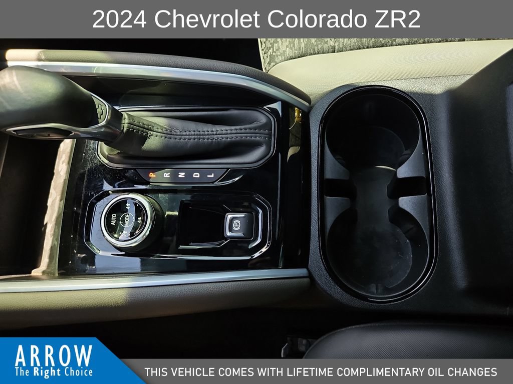 Used 2024 Chevrolet Colorado ZR2 w/ Technology Package AWD/4WD image 28