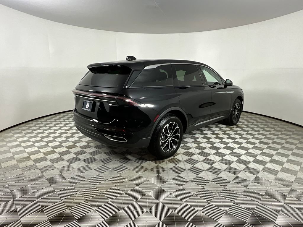 Used 2025 Lincoln Nautilus Premier image 4